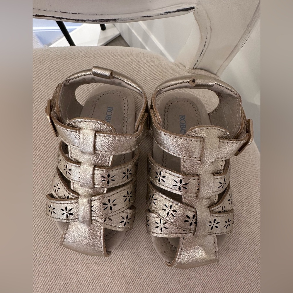 🦢 9~12 Mth Leather Robeez Gold Strappy Baby Sandals with cut out pattern NWT